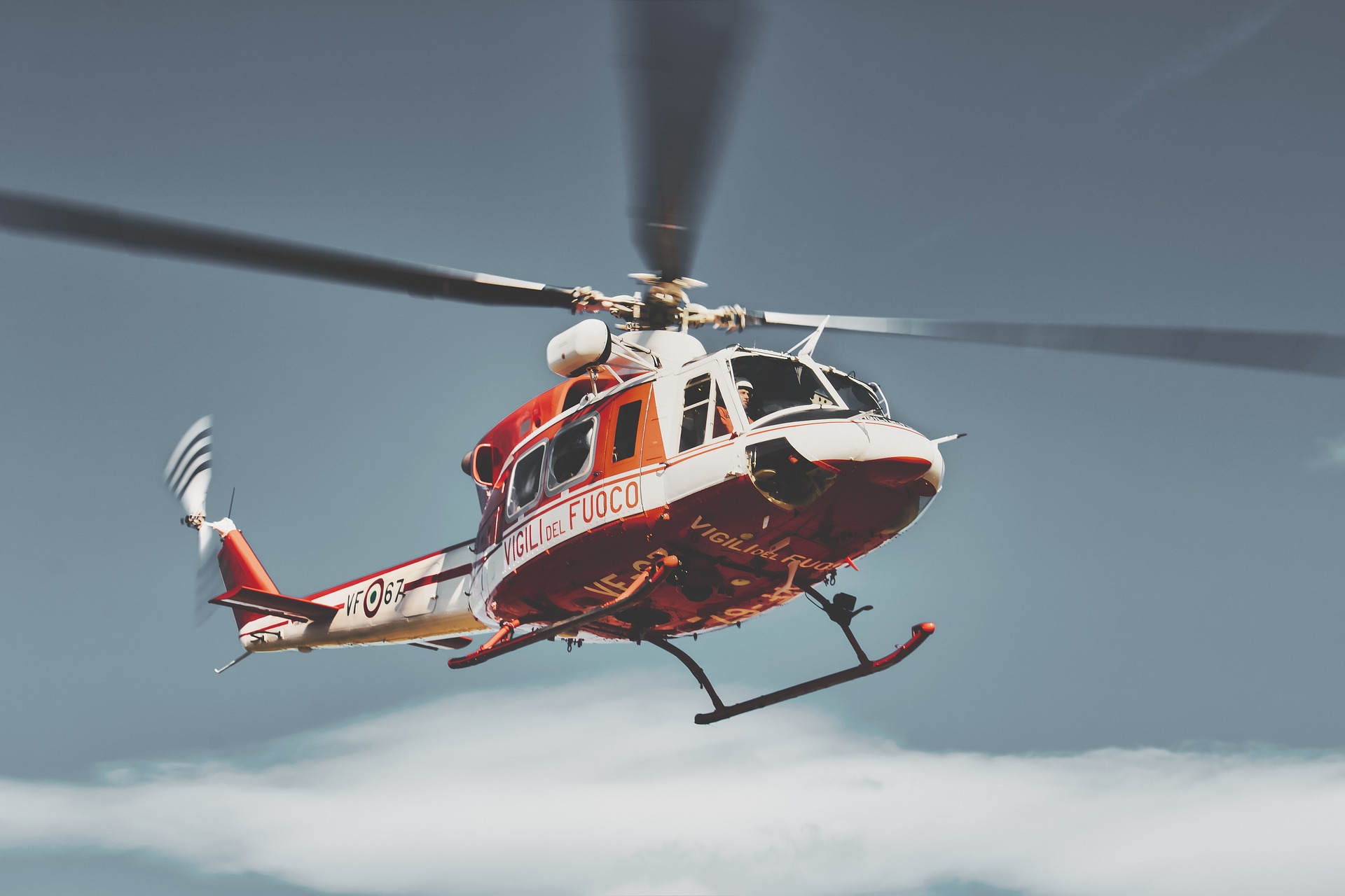 helicopter-4655049_1920