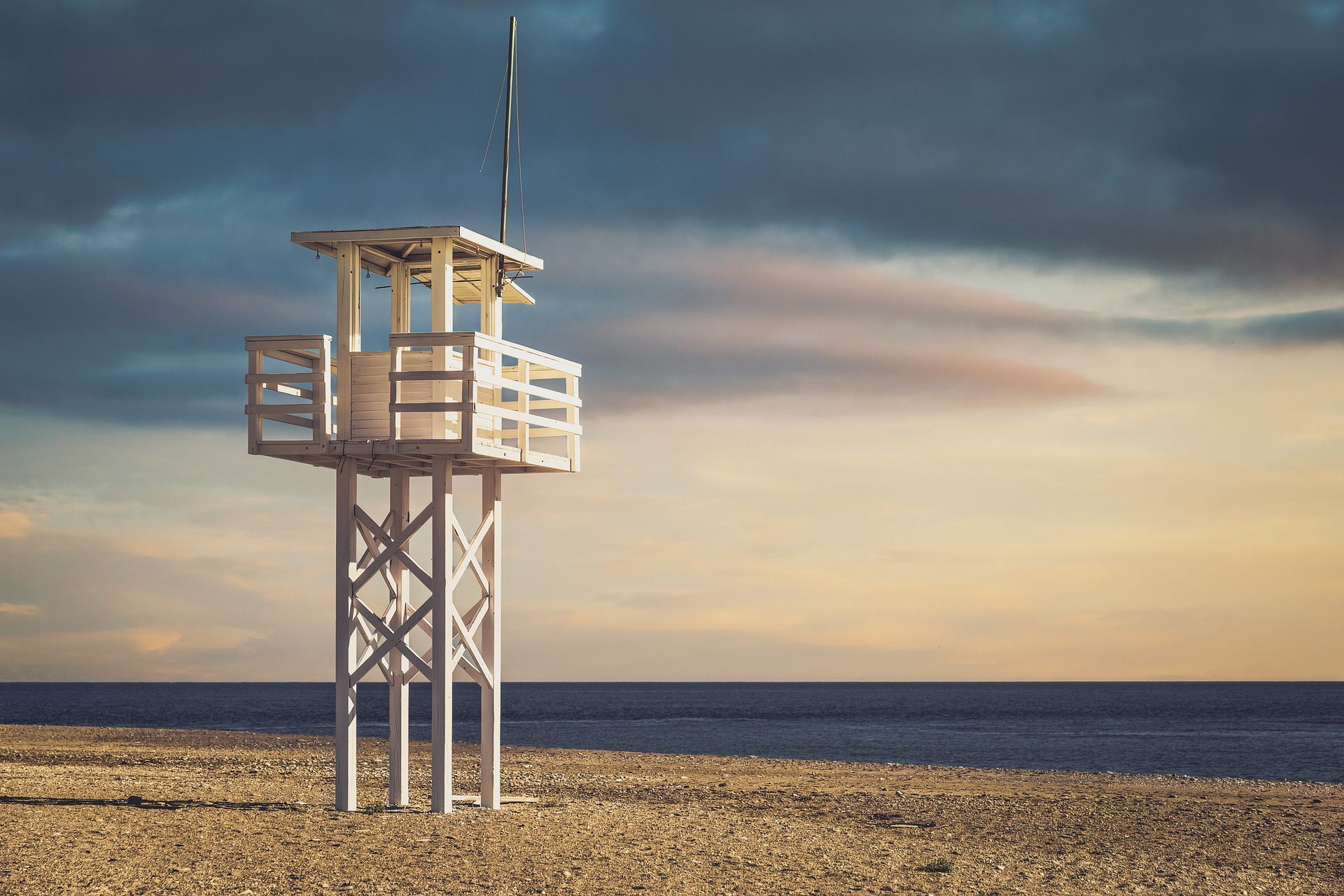 lifeguard-4628796_1920